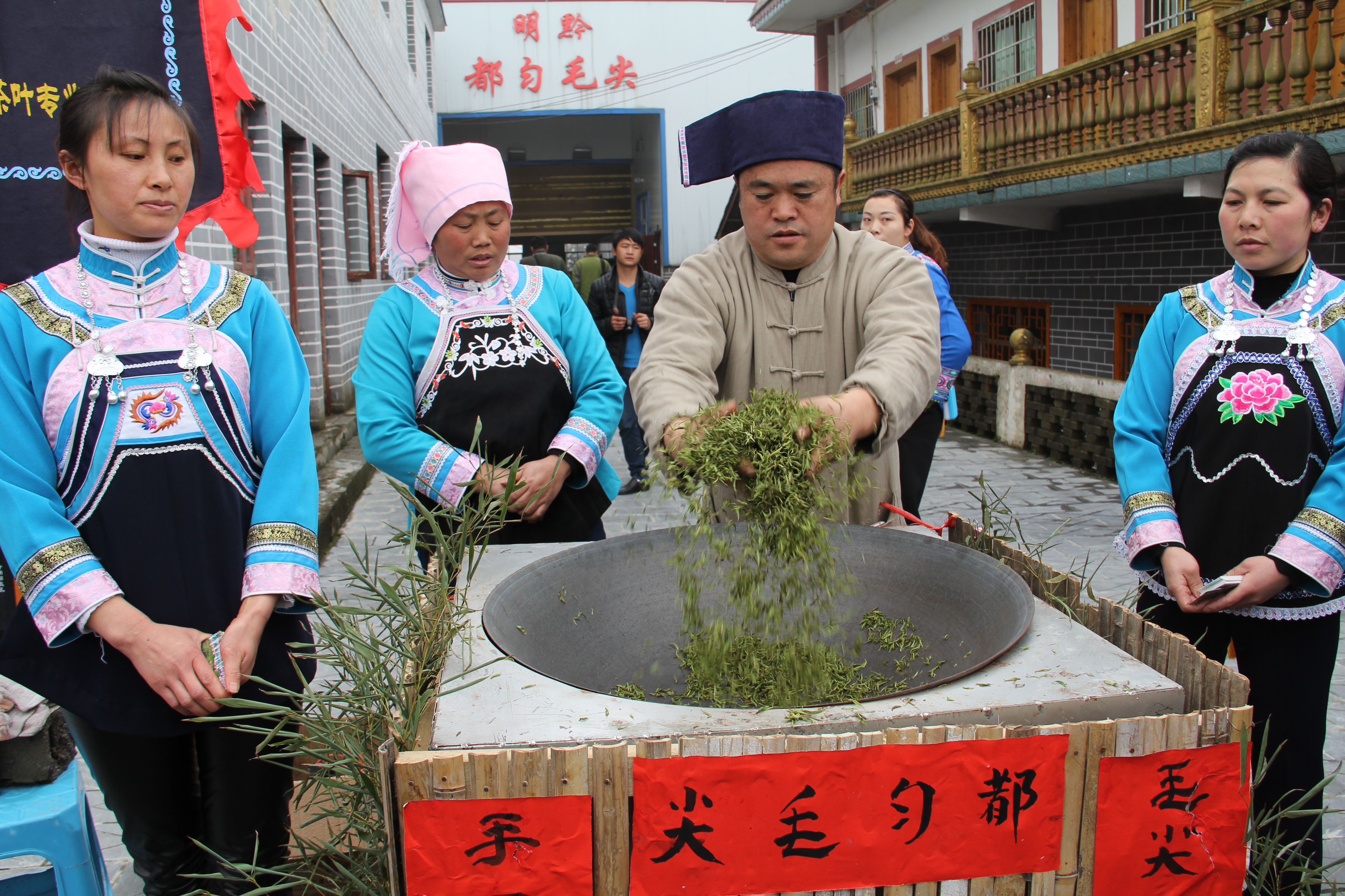 文化中国行丨匠心成就炒茶“绝活 ”
